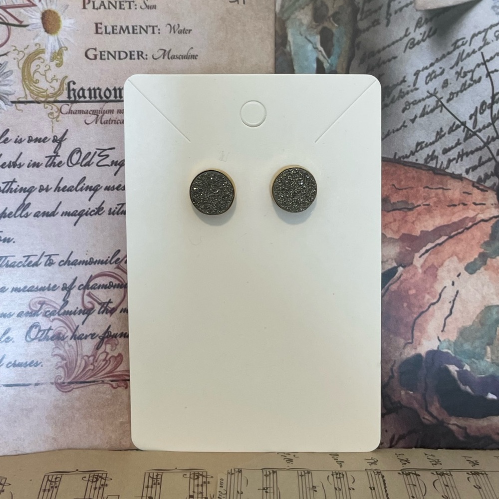 💫 glitzy gold plated studs